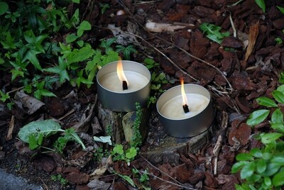 Garden Torches in Metal Tin 2-pack