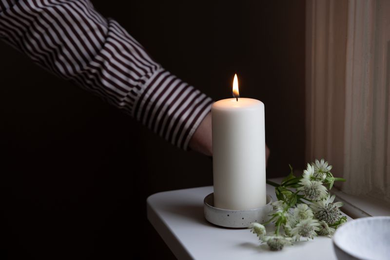 Pillar candle 7,8 x 15 cm - paraffin White