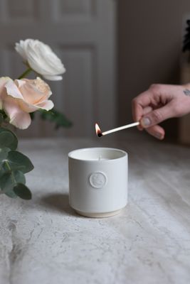 "ALMA" Scented candle in ceramic cup 7.9 x 7.9 cm - White in gift box