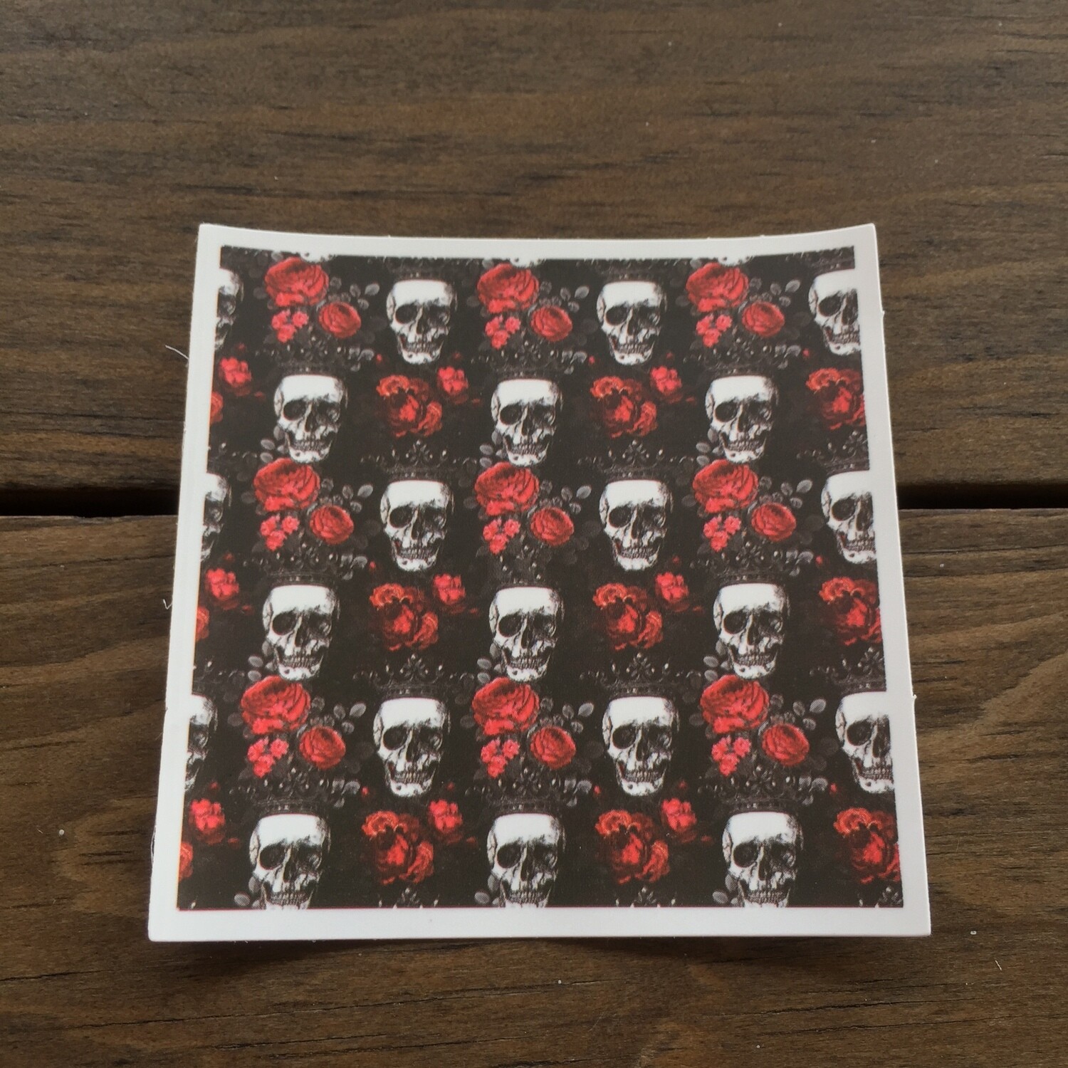 Goth - Calavera y Rosas (STICKER)