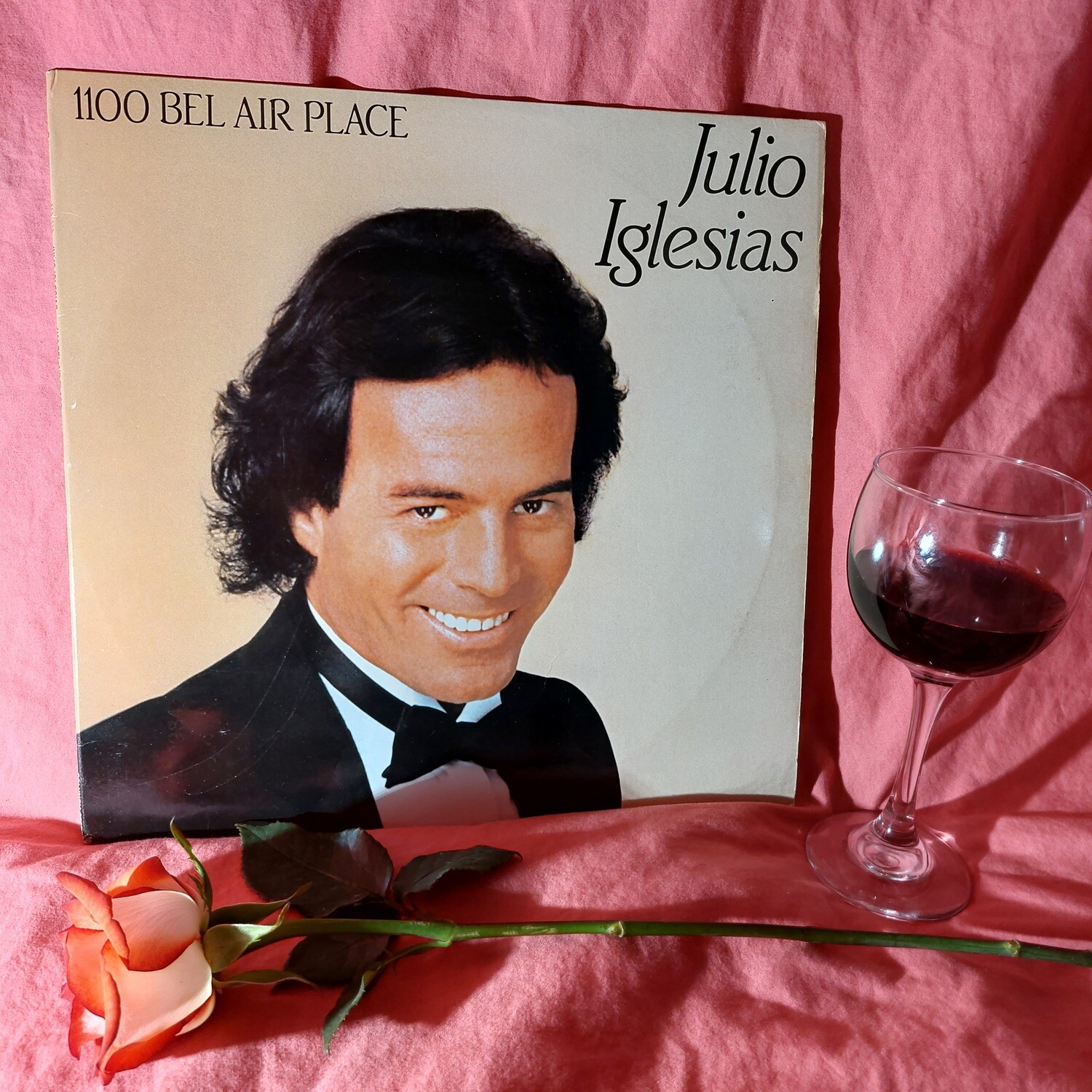 Julio Iglesias - 1100 Bel Air Place (1984)