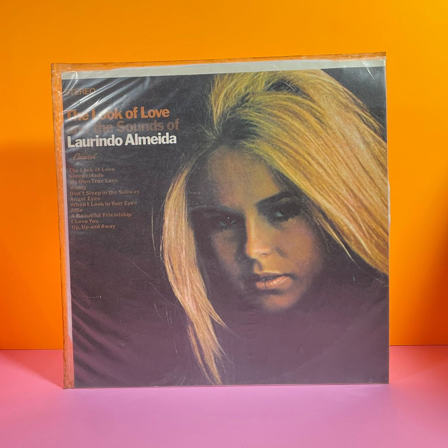 Laurindo Almeida - The Look of Love and the Sounds of Laurindo Almeida (1968)