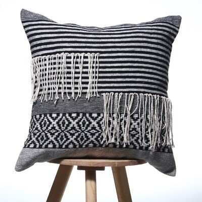 des coussins en divers couleurs