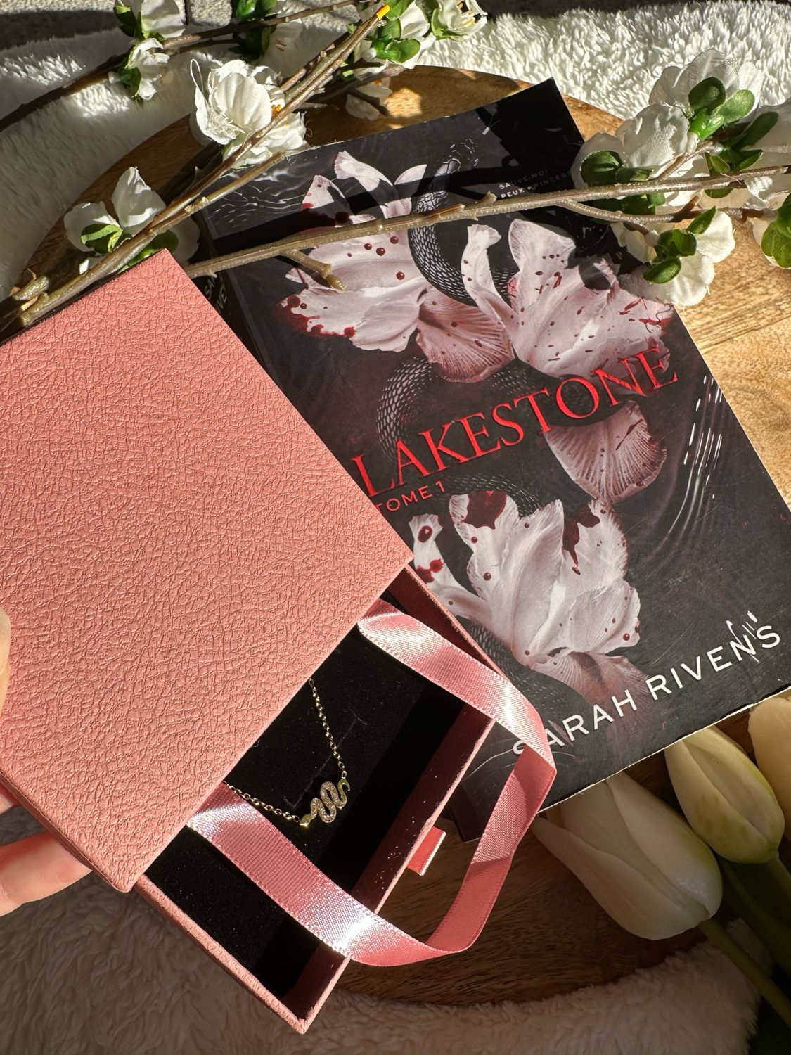 Le bijou qui marque, comme une obsession. Thème Lakestone 🐍