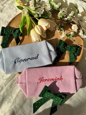 Pochette brodée : team Jeremiah/ Conrad 🎆❤️🩹