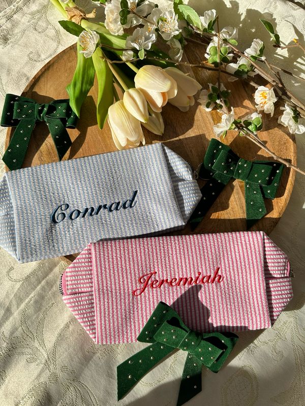 Pochette brodée : team Jeremiah/ Conrad 🎆❤️‍🩹