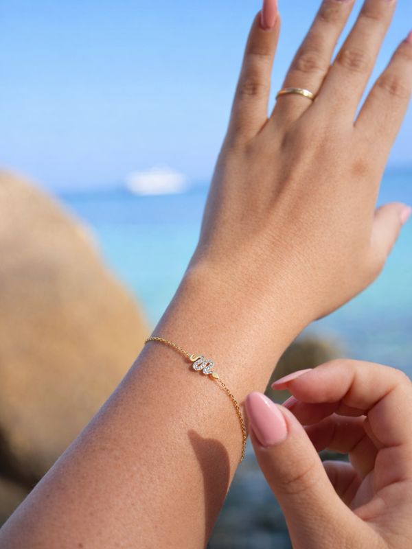 Un charme qui s’enroule, bracelet sur le thème Lakestone. 🐍