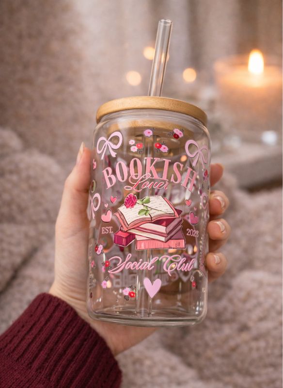 Un cœur, un livre, une tasse de plus. 💘📖