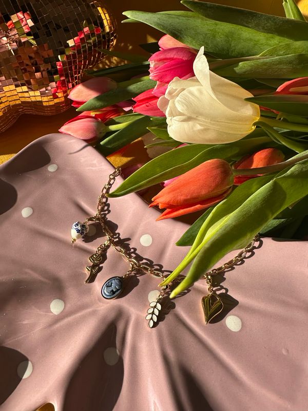 “Collier Bridgerton - Dans chaque regard se cache une promesse… et un scandale.” 💎 Lady Whisteldown