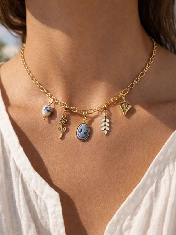 “Collier Bridgerton - Dans chaque regard se cache une promesse… et un scandale.” 💎 Lady Whisteldown