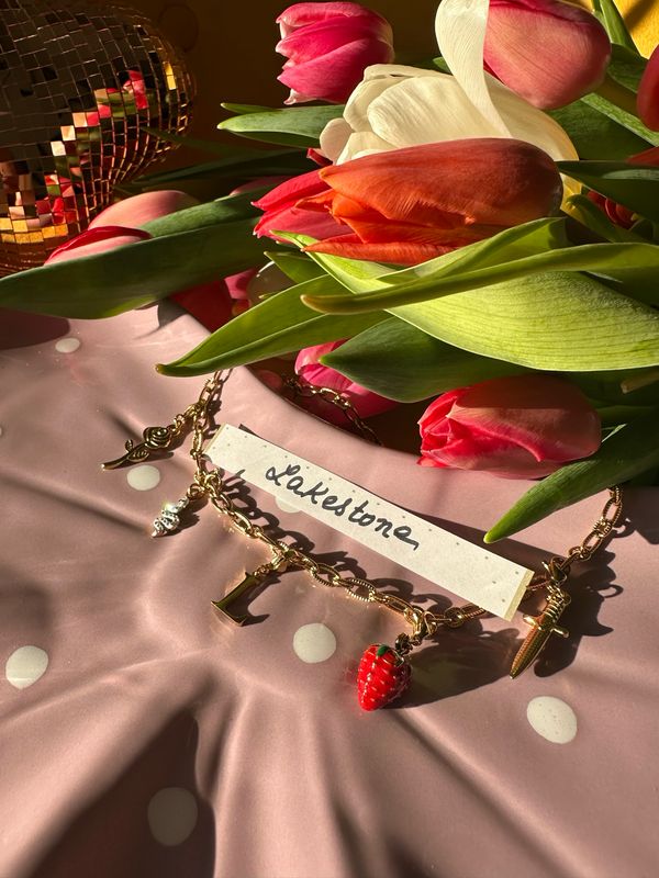 « Collier Lakestone — Le silence cache ce que tu n’es pas prêt à voir »