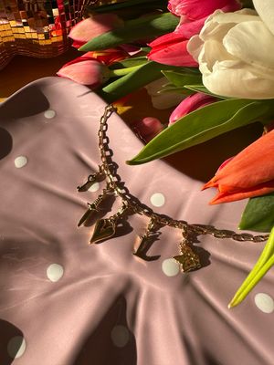 « Collier Léonid — Le danger porte ton nom, et pourtant tu t’en approches »