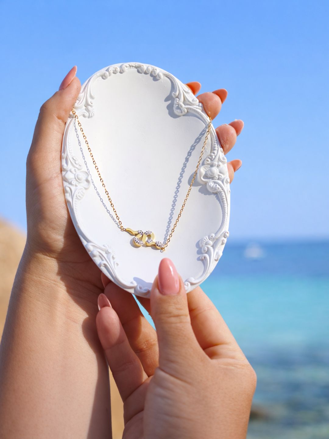 Un charme qui s’enroule, bracelet sur le thème Lakestone. 🐍