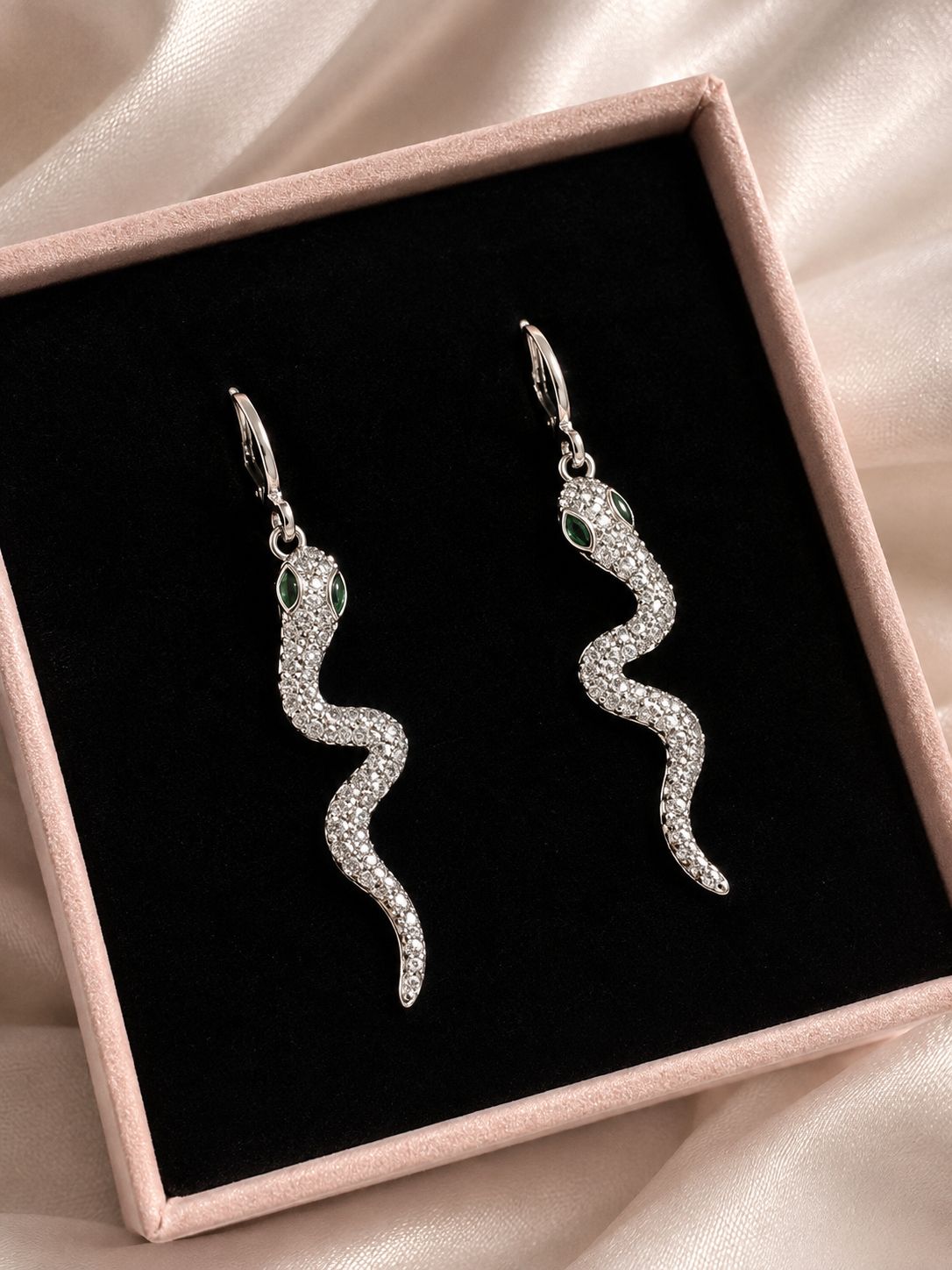 Les boucles d’oreilles Lakestone 🐍