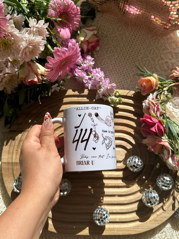     🏒☕ Romance books &amp; iced coffee - sur Off campus 🌸