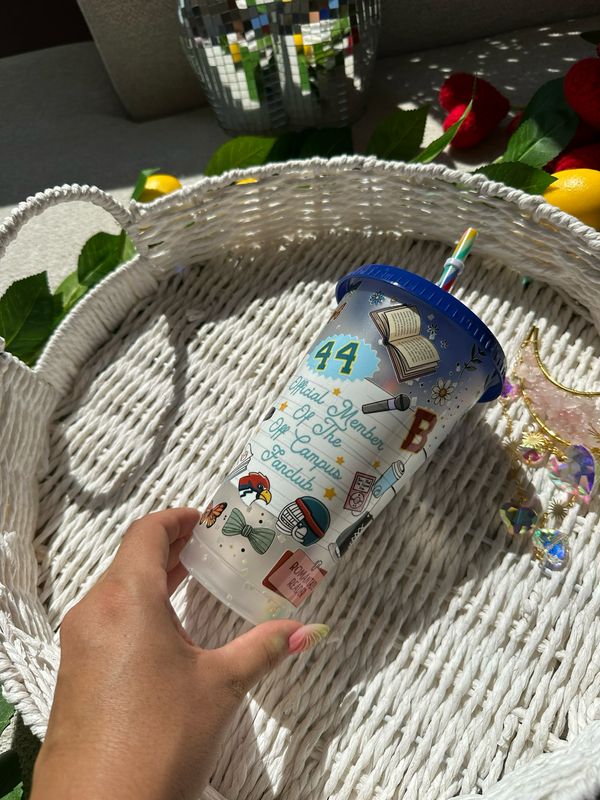     🏒🧋 OFF CAMPUS, soleil &amp; Bubble Tea : le combo parfait.