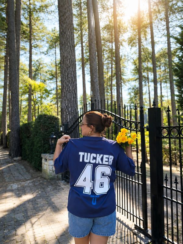 T-shirt Oversize Tucker 46 — Off-Campus 🏒💙