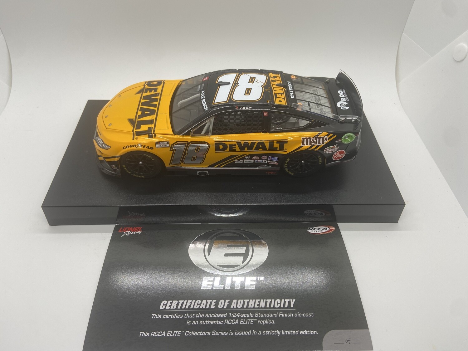 Kyle Busch 2022 DeWalt 124 Elite Nascar Diecast