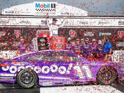 PRE-ORDER - $135 - Denny Hamlin 2025 Yahoo! Michigan 6/8/25 Race Win 1:24 Elite Nascar Diecast