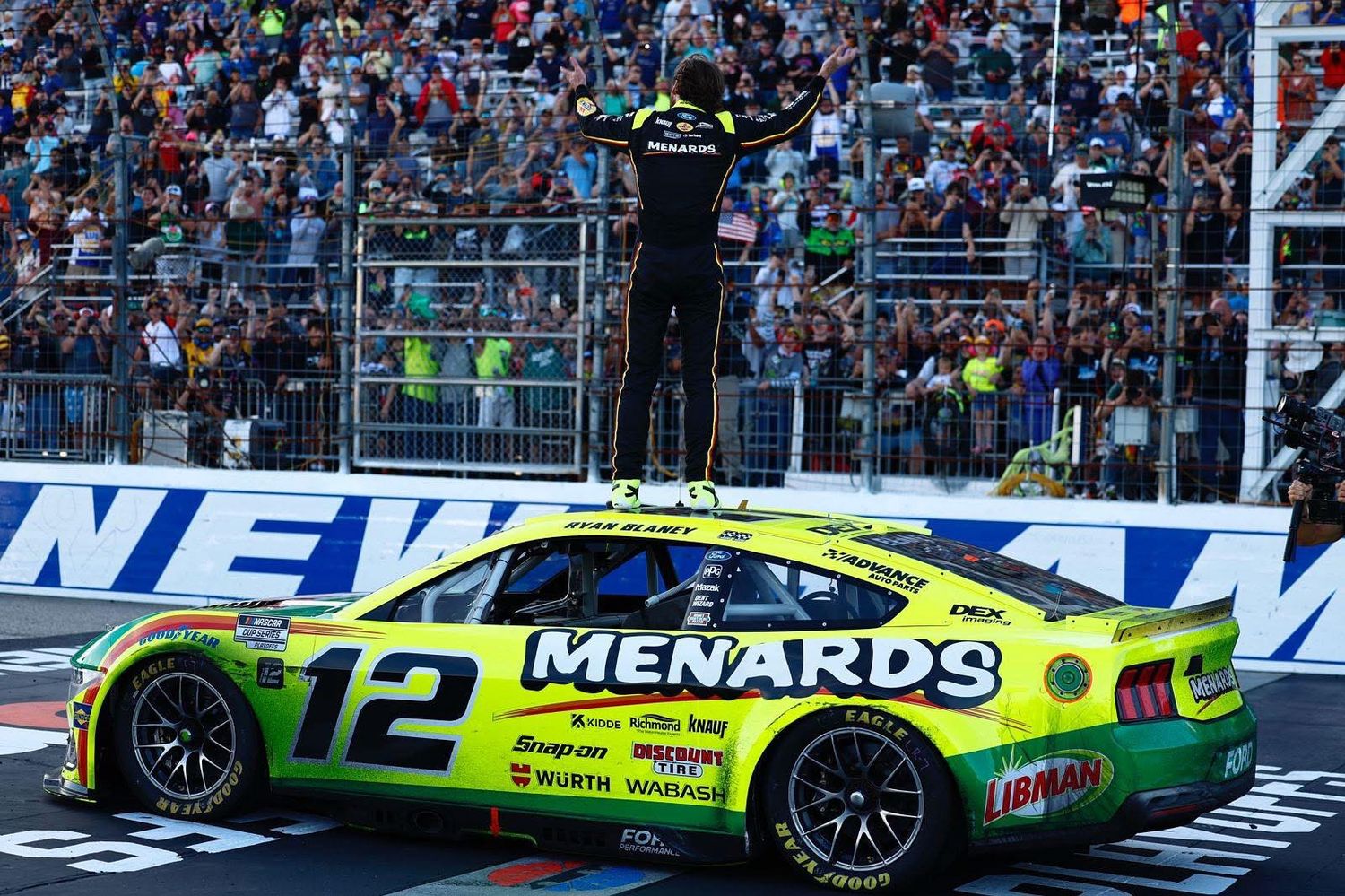PRE-ORDER - $140 - Ryan Blaney 2025 Menards Libman New Hampshire Raced Win 1:24 Elite Nascar Diecast