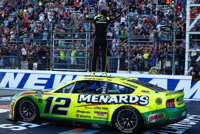 PRE-ORDER - $140 - Ryan Blaney 2025 Menards Libman New Hampshire Raced Win 1:24 Elite Nascar Diecast