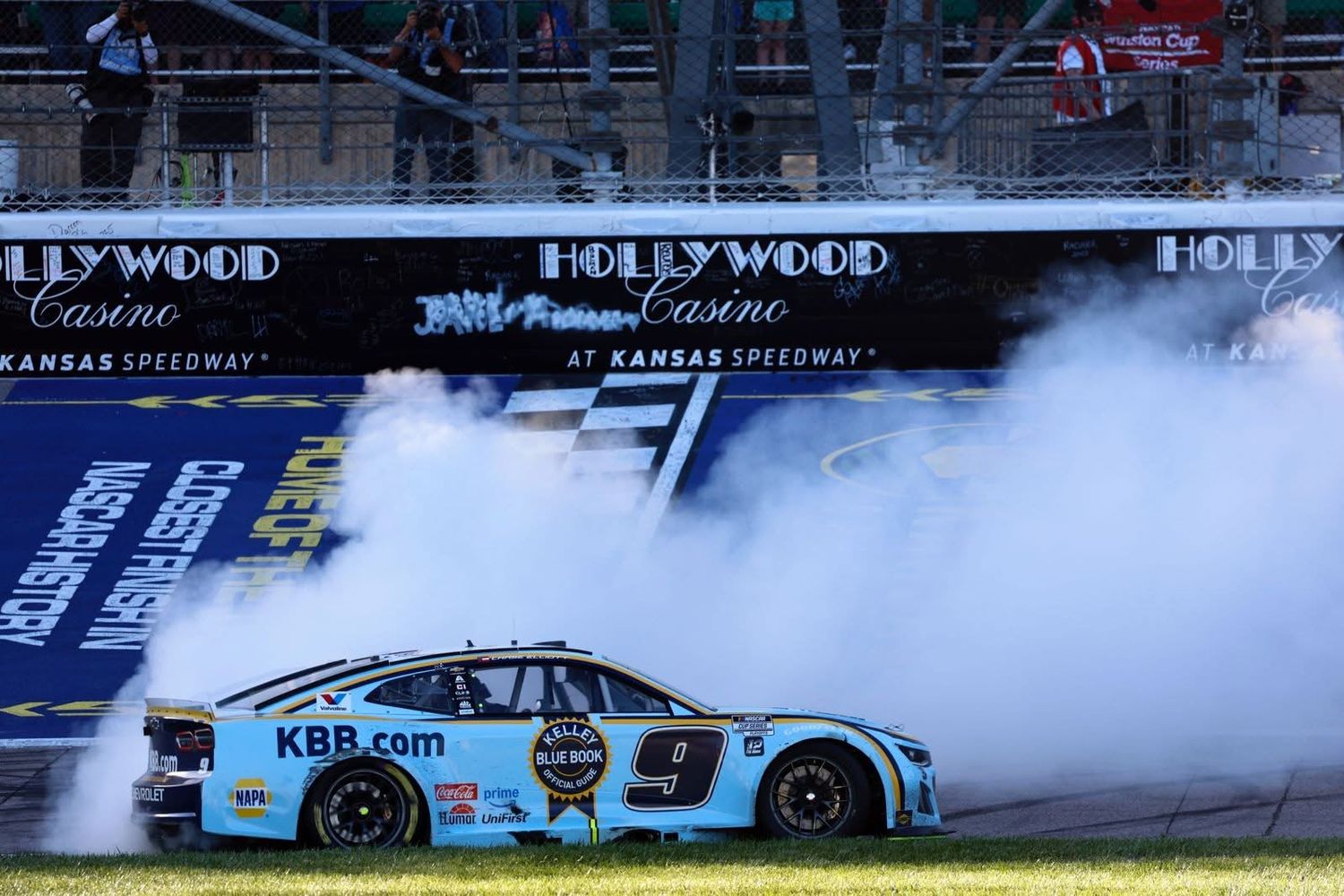 PRE-ORDER - $90 - Chase Elliott 2025 Kelley Blue Book Kansas 9/28/25 Race Win 1:24 Nascar Diecast