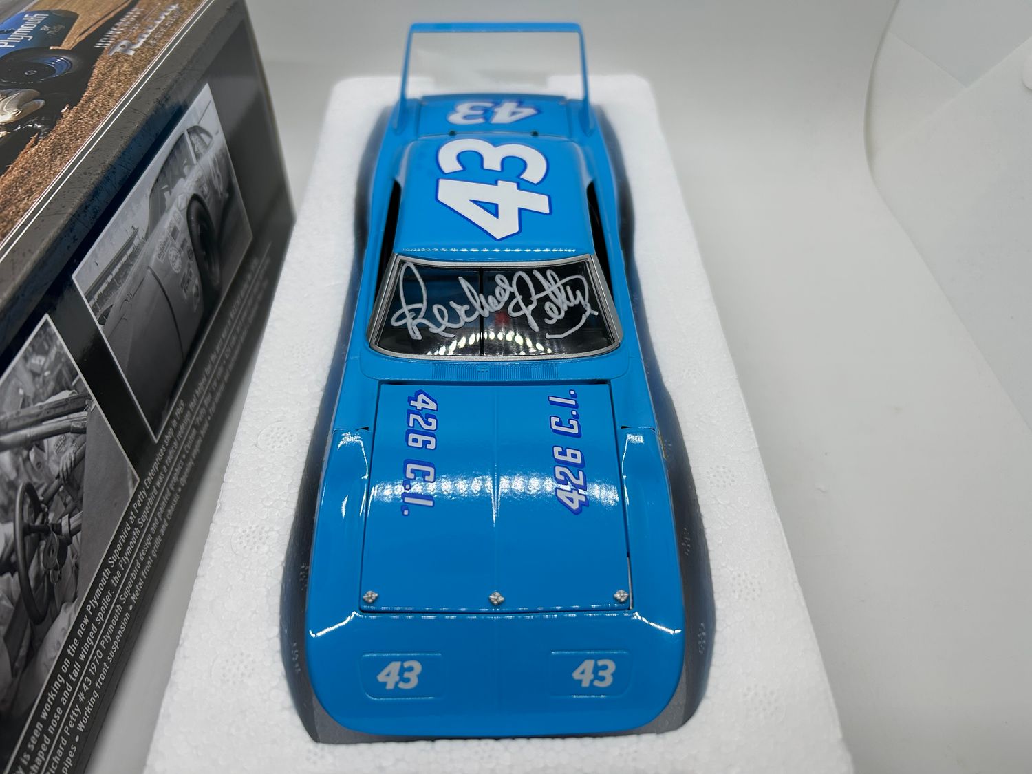 Richard Petty Autographed 1970 #43 Superbird 1:24 University of Racing Nascar Diecast