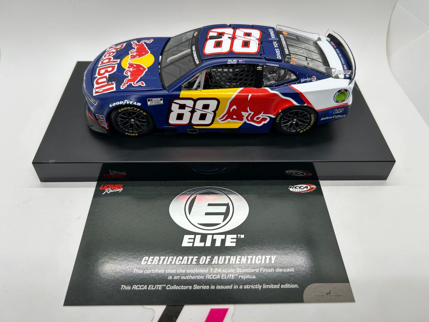 Shane Van Gisbergen 2025 Red Bull 1:24 Elite Nascar Diecast