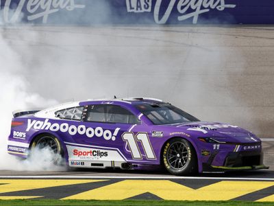 PRE-ORDER - Denny Hamlin 2026 Yahoo / Las Vegas 3.15.26 Race Win 1:24 Nascar Diecast