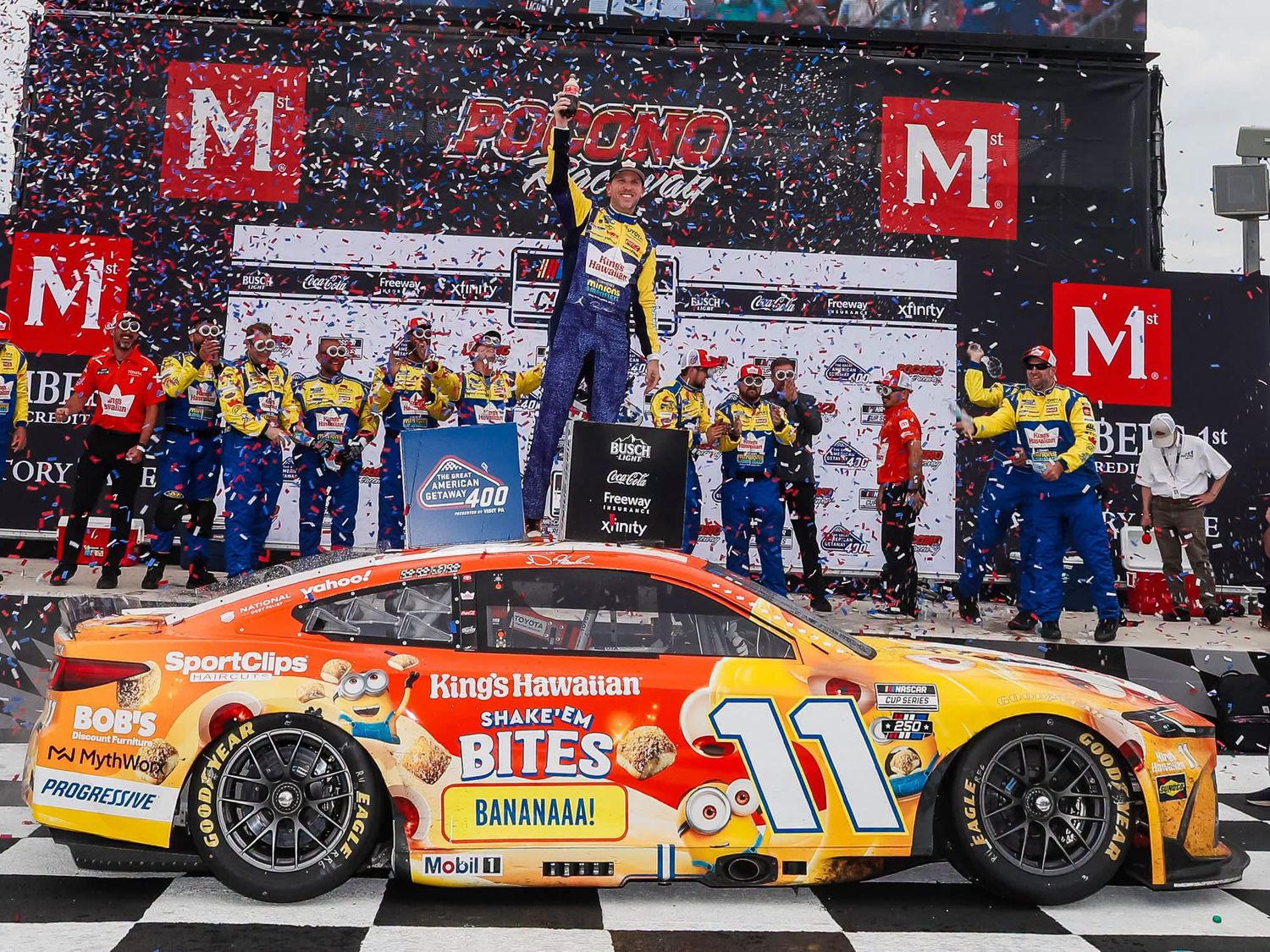 PRE-ORDER - DENNY HAMLIN 2026 KING'S HAWAIIAN SHAKE 'EM BITES POCONO RACED WIN 1:24 DIECAST