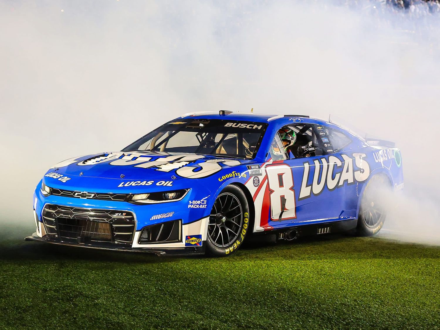 PRE-ORDER - Brexton Busch 2026 Lucas Oil Kyle Busch Tribute Burnout 1:24 Nascar Diecast