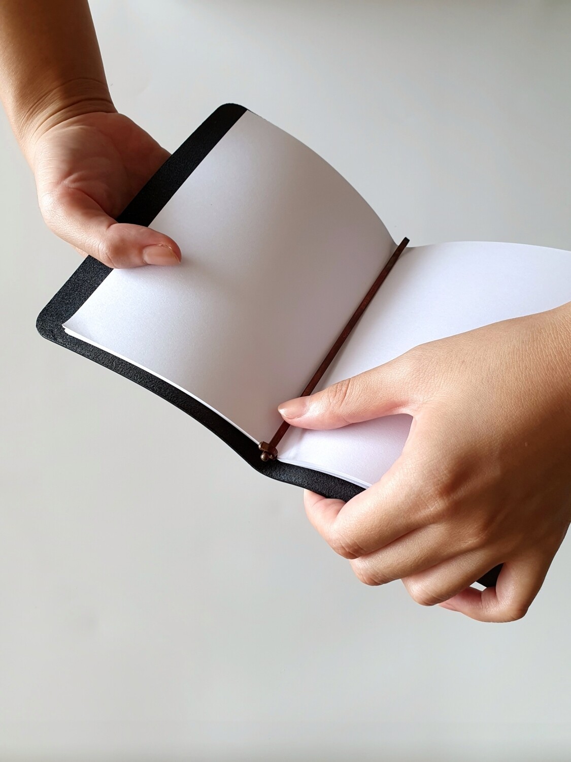 Mini Single Binder Leather Cover (A6 Refillable Unbound Sketchbook / Journal / Notebook) - standard A5 paper inserts