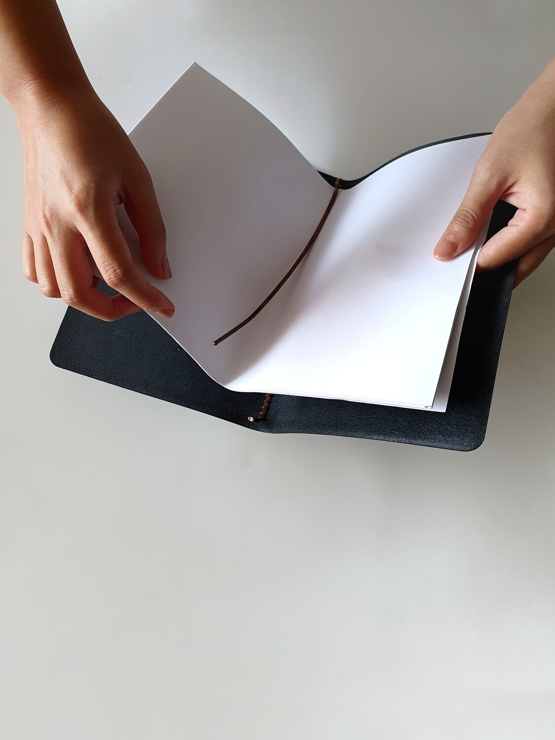 Single Binder Leather Cover (Refillable Unbound Sketchbook / Journal / Notebook) - standard A4 paper inserts