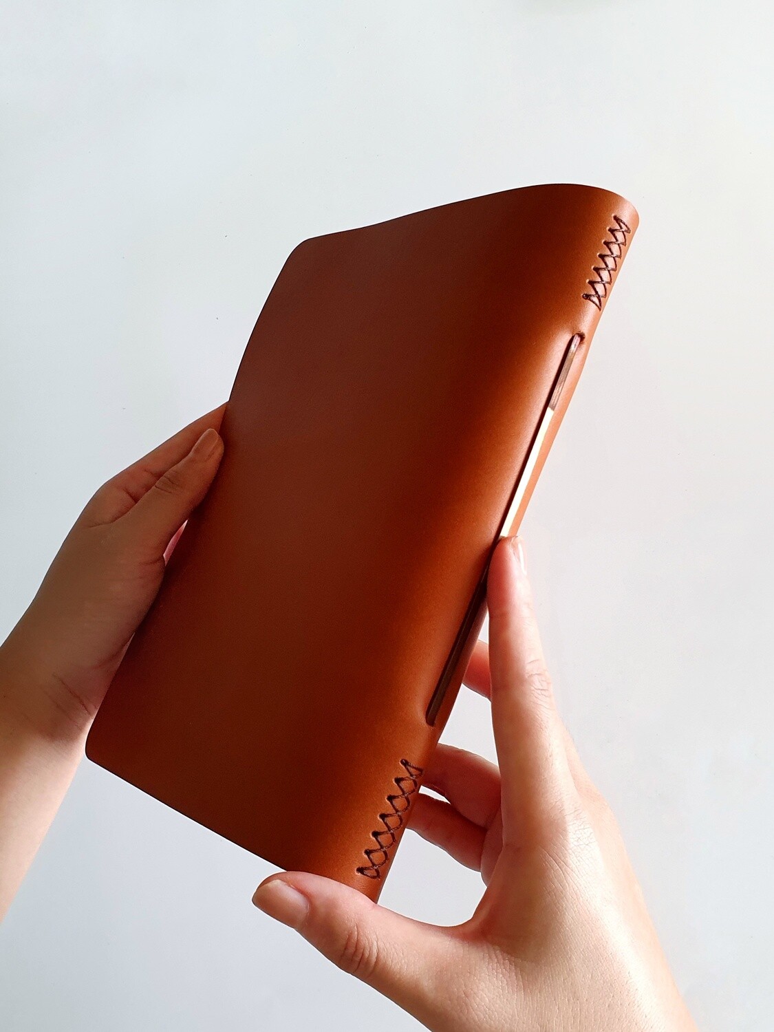 Single Binder Leather Cover (Refillable Unbound Sketchbook / Journal / Notebook) - standard A4 paper inserts