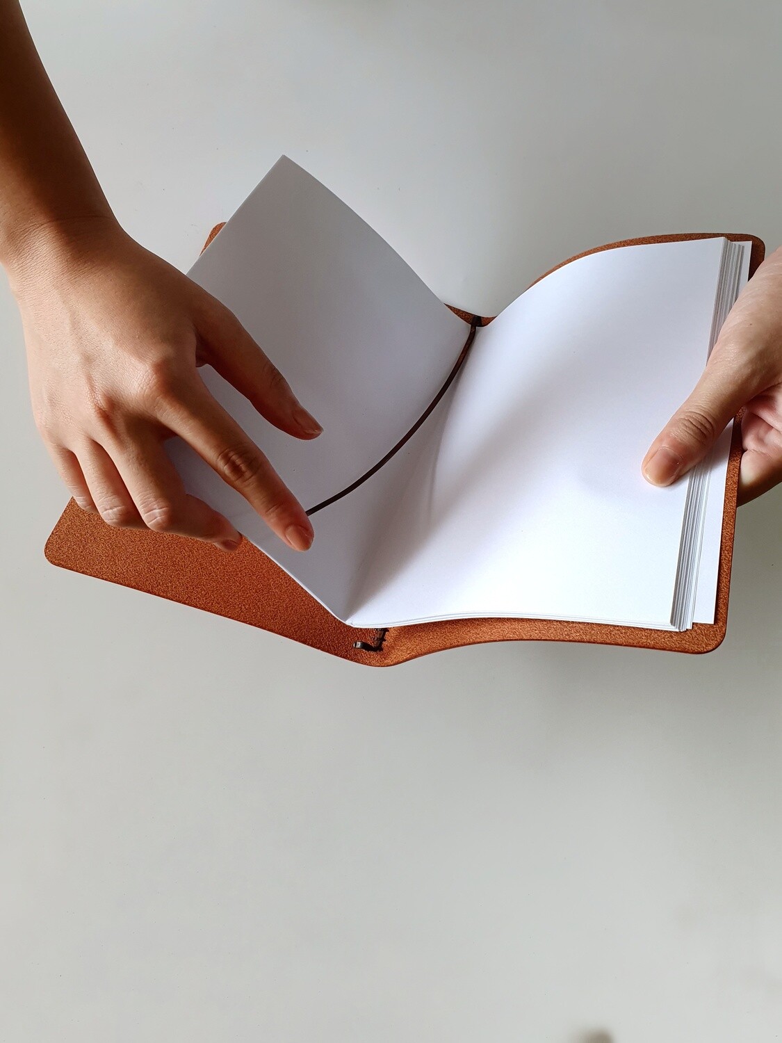 Single Binder Leather Cover (Refillable Unbound Sketchbook / Journal / Notebook) - standard A4 paper inserts