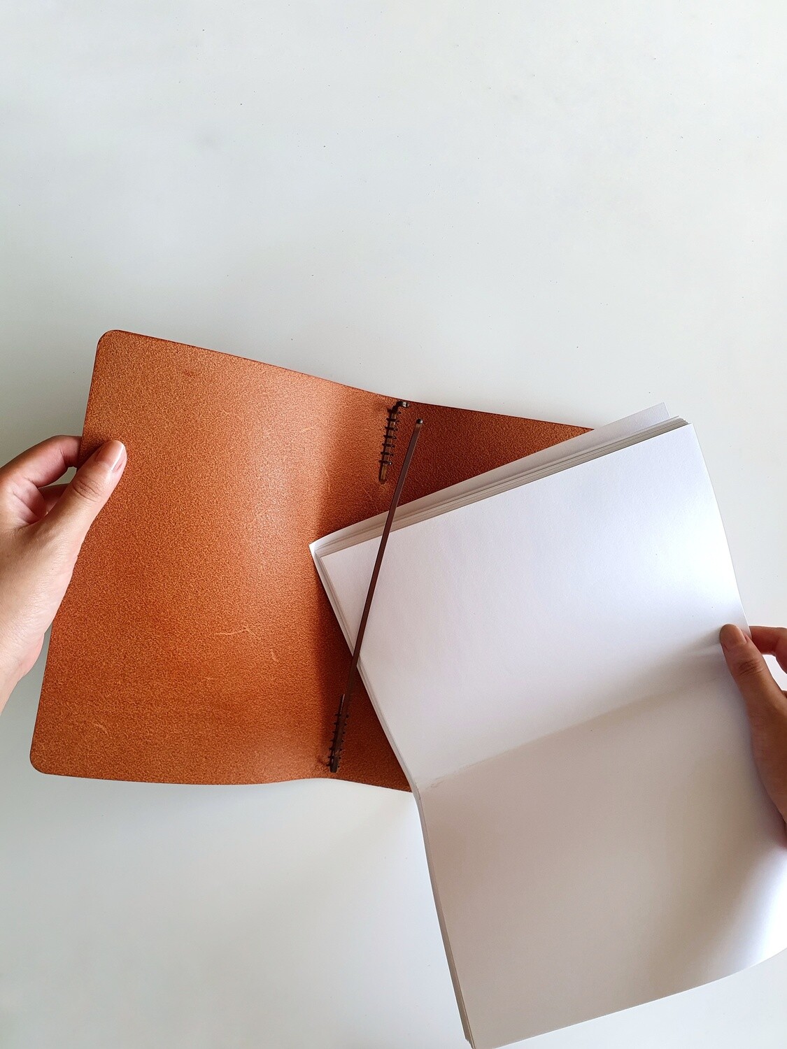 Single Binder Leather Cover (Refillable Unbound Sketchbook / Journal / Notebook) - standard A4 paper inserts