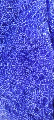 Grande écharpe tricotée bleu de Suède