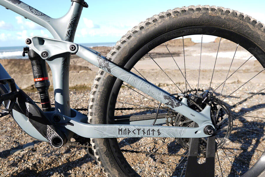 Mucky Nutz Skinz Stay Protection, Viking Black Gloss