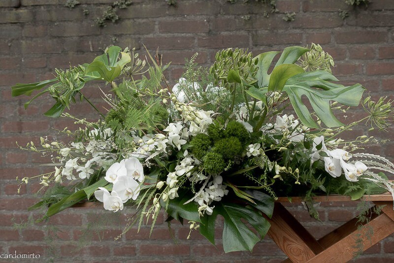 Afscheidsbloemen tropisch wit