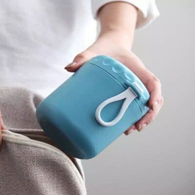 Tasse à soupe isolée