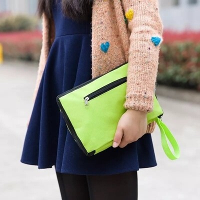 Sac de courses pliable avec roulettes.