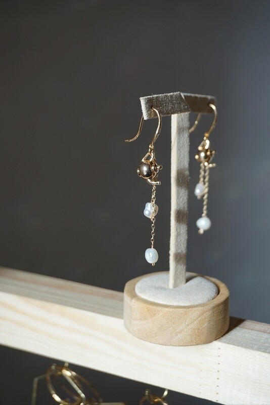 Gold plated pearl earrings with teacups ALISE