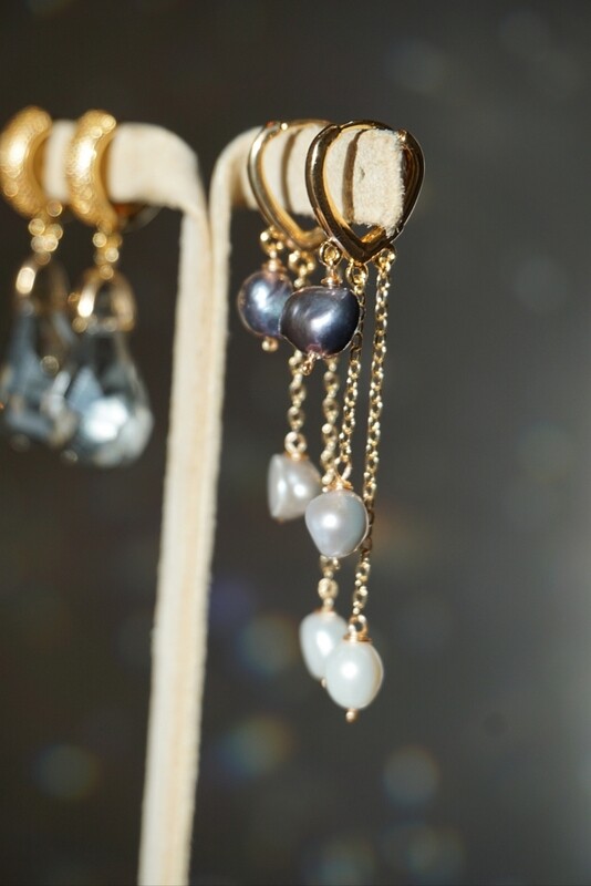Grey pearl hoop earrings MARYBELL