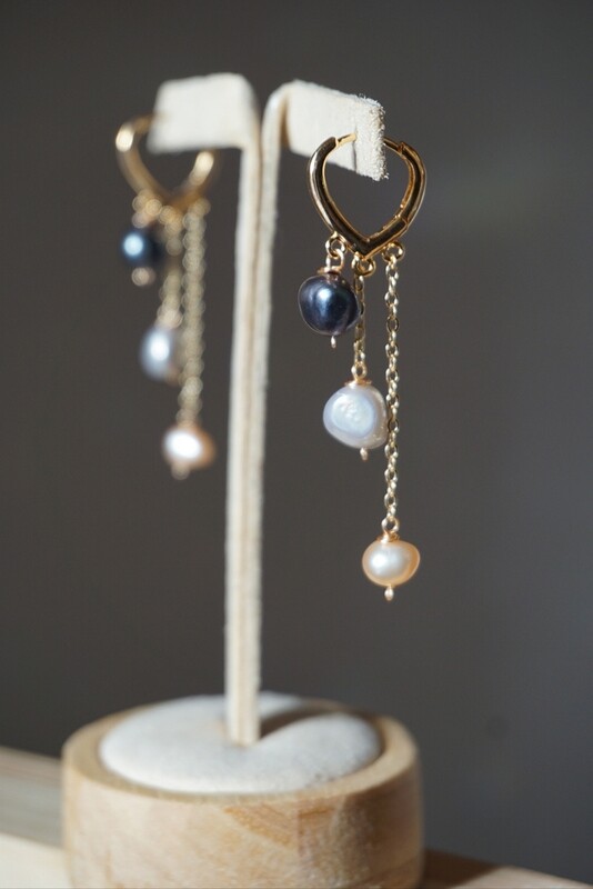 Grey pearl hoop earrings AQUATTA