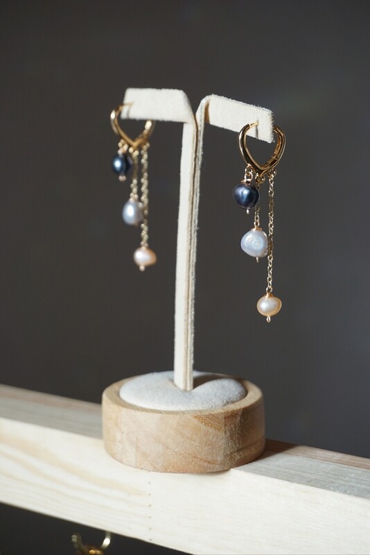 Grey pearl hoop earrings AQUATTA