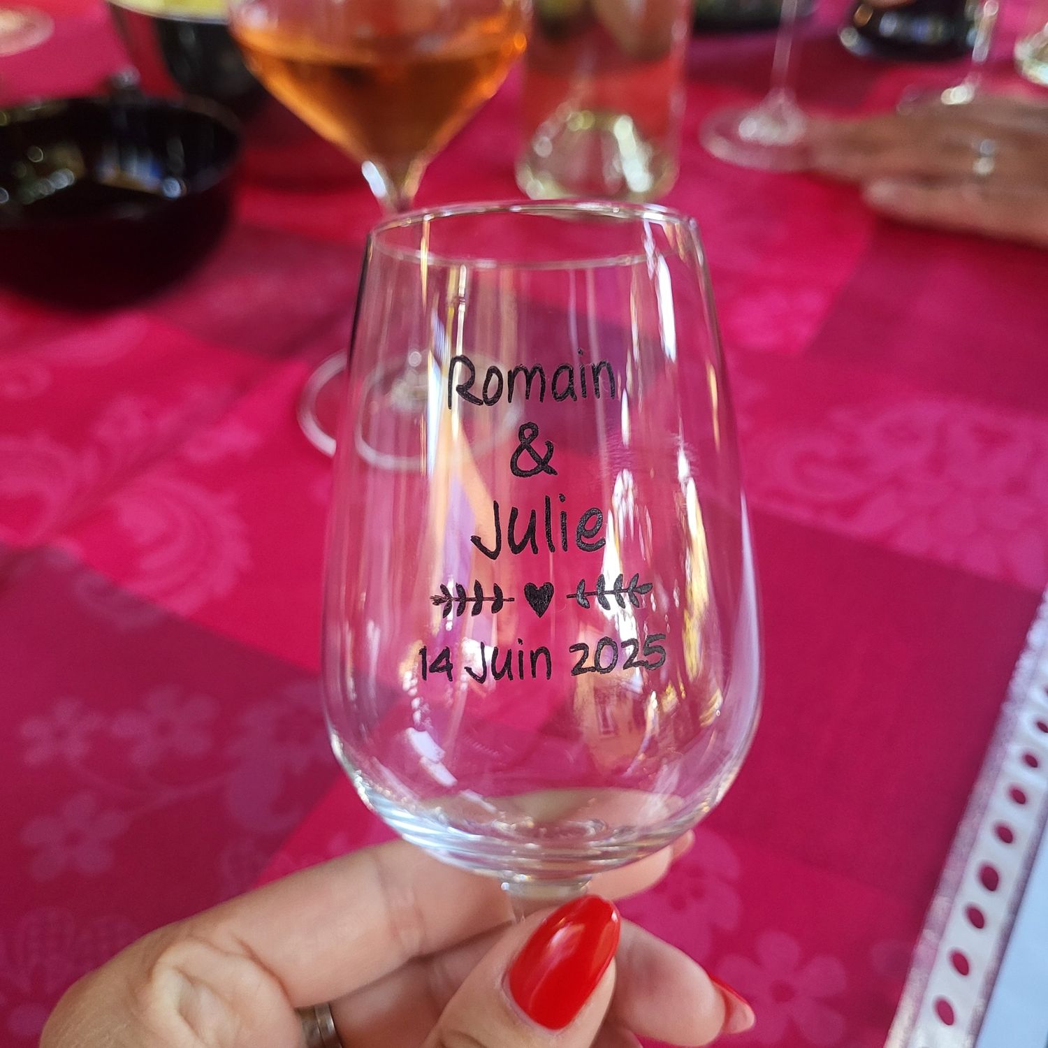 Verre à vin gravé
