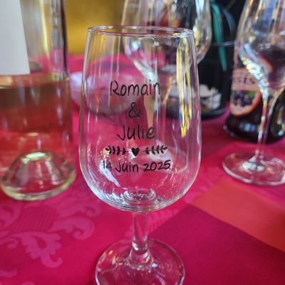 Verre à vin gravé