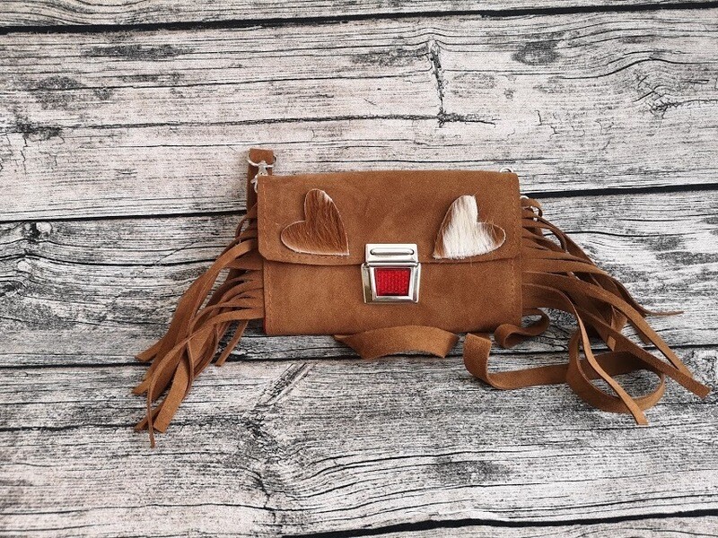 KUHIE®, Clutch aus cognacfarbenem Spaltleder und Trägern KUHIE®, Clutch aus cognacfarbenem Spaltleder und Trägern