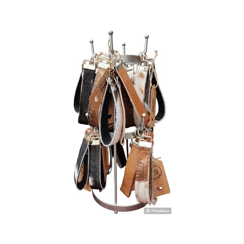 Schlüsselanhänger aus Leder und Kuhfell Schlüsselanhänger aus Leder und Kuhfell