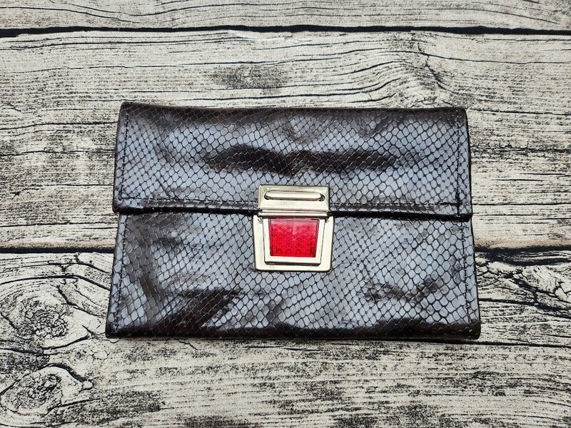 KUHIE®, Clutch "XL" aus Leder in schwarz, 20 x 14 cm KUHIE®, Clutch "XL" aus Leder in schwarz, 20 x 14 cm